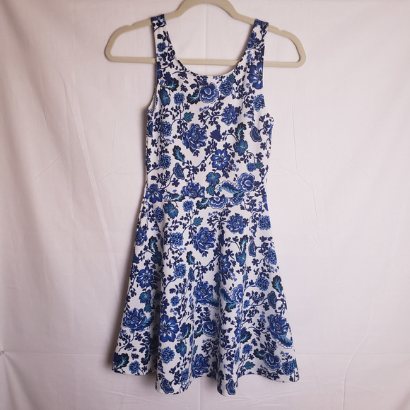 H&M Dresses & Skirts - H&M Divided Women's dress Blue/White Floral Size 4